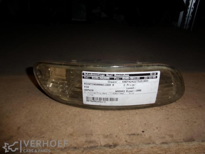 Używane Kierunkowskaz prawy Kia Sephia (FA24) 1.5i 16V Cena na żądanie oferowane przez Verhoef Cars & Parts