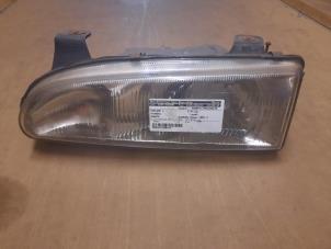 Used Headlight, left Hyundai Sonata 3.0i V6 Price € 50,00 Margin scheme offered by Verhoef Cars & Parts