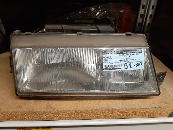Headlight, right from a SsangYong Musso 2.9D 1998
