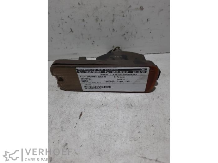 Używane Kierunkowskaz prawy Daihatsu Cuore (L251/271/276) 850,Domino Cena € 12,50 Procedura marży oferowane przez Verhoef Cars & Parts
