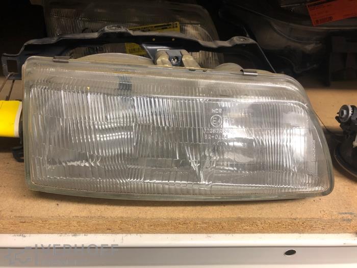 Używane Reflektor prawy Honda Civic CRX (ED/EE) 1.6i 16V Cena na żądanie oferowane przez Verhoef Cars & Parts