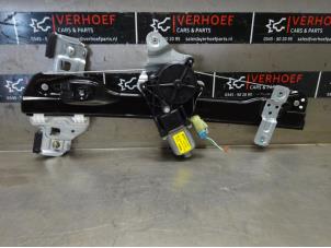 Używane Mechanizm szyby lewej przedniej wersja 4-drzwiowa Chevrolet Aveo 1.3 D 16V Cena na żądanie oferowane przez Verhoef Cars & Parts