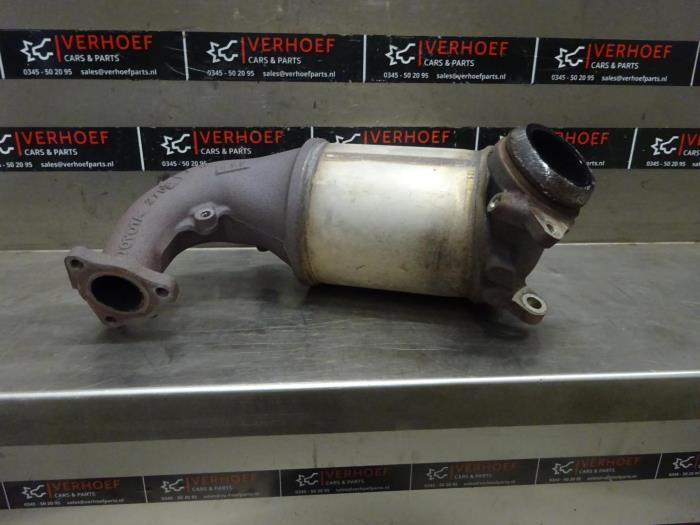 Catalytic converter from a Toyota Avensis Wagon (T25/B1E) 2.0 16V D-4D 2005