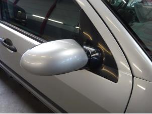 Used Wing mirror, right Ford Focus 1 Wagon 1.6 16V Price on request offered by Verhoef Cars & Parts