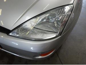 Used Headlight, left Ford Focus 1 Wagon 1.6 16V Price € 30,00 Margin scheme offered by Verhoef Cars & Parts