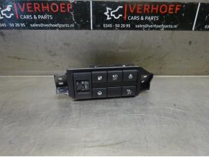 Usados Interruptor faro lhv Nissan Leaf (ZE1) 40kWh Precio de solicitud ofrecido por Verhoef Cars & Parts