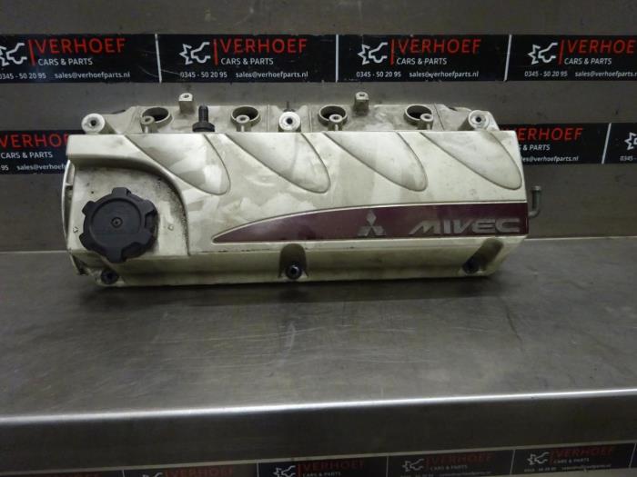Tapa de válvulas de un Mitsubishi Grandis (NA) 2.4 16V MIVEC 2005