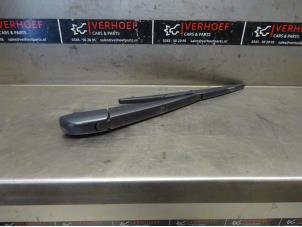 Used Rear wiper arm Toyota Yaris III (P13) 1.5 16V Hybrid Price on request offered by Verhoef Cars & Parts