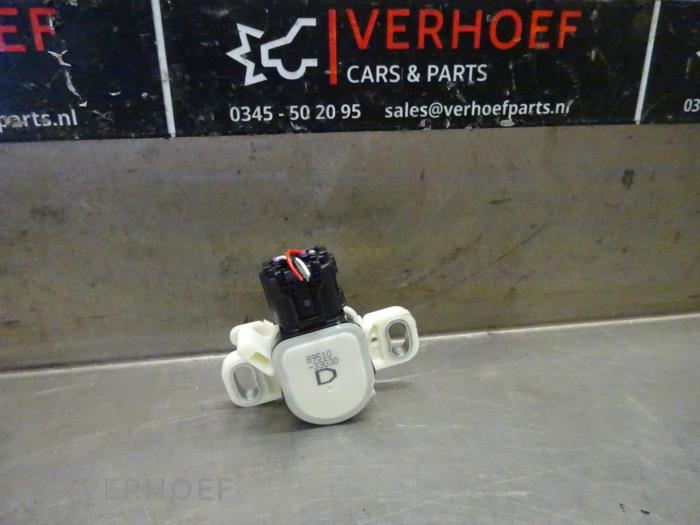 Gebrauchte Bremsassistent Sensor Toyota Yaris III (P13) 1.5 16V Hybrid Preis € 30,00 Margenregelung angeboten von Verhoef Cars & Parts