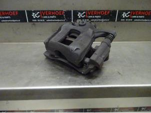 Used Front brake calliper, right Opel Vivaro 1.6 CDTi BiTurbo 125 Euro 6 Price on request offered by Verhoef Cars & Parts