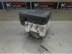 Używane Pompa ABS Opel Vivaro 1.6 CDTi BiTurbo 125 Euro 6 Cena na żądanie oferowane przez Verhoef Cars & Parts