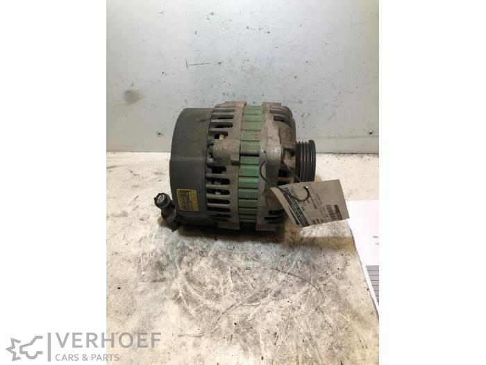 Usagé Dynamo Hyundai Trajet 2.0 16V Prix € 50,00 Règlement à la marge proposé par Verhoef Cars & Parts