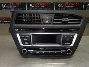 Używane Radioodtwarzacz CD Hyundai i20 (GBB) 1.2i 16V Cena na żądanie oferowane przez Verhoef Cars & Parts