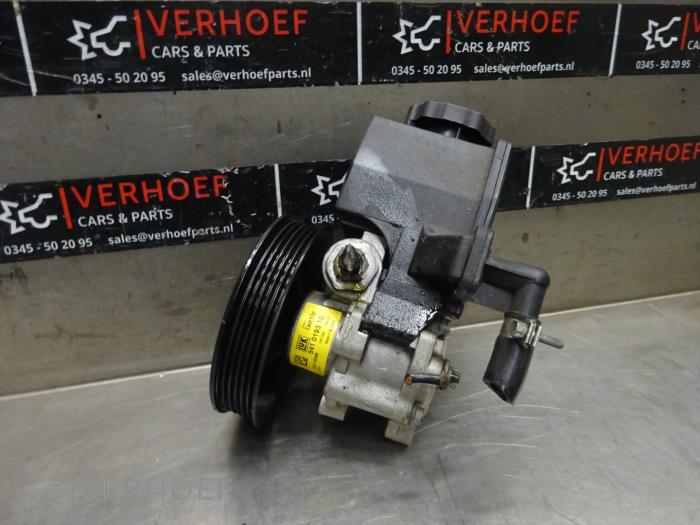Usagé Pompe de direction Mercedes C (W203) 2.0 C-180 16V Prix € 75,00 Règlement à la marge proposé par Verhoef Cars & Parts