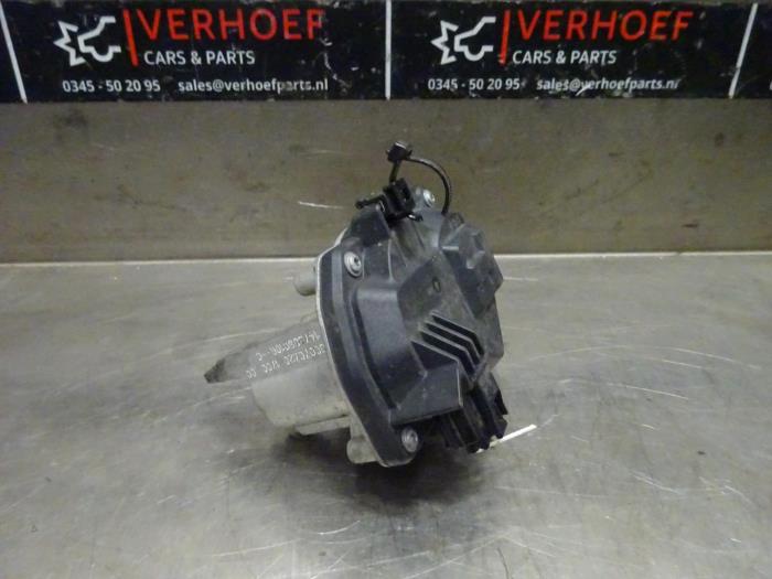 Válvula de mariposa de gases de escape de un Renault Trafic (1FL/2FL/3FL/4FL) 2.0 dCi 16V 145 2020