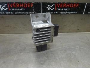Używane Opornica wentylatora Renault Trafic (1FL/2FL/3FL/4FL) 2.0 dCi 16V 145 Cena na żądanie oferowane przez Verhoef Cars & Parts