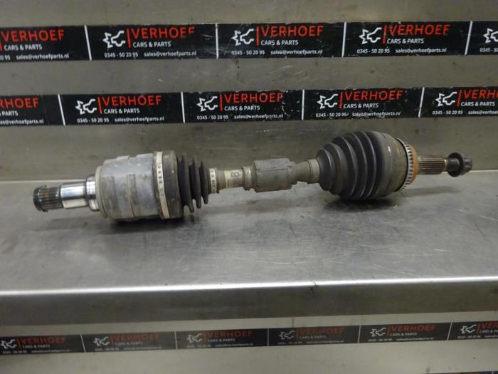 Front drive shaft, left from a Toyota Corolla Verso (R10/11) 2.2 D-4D 16V 2005