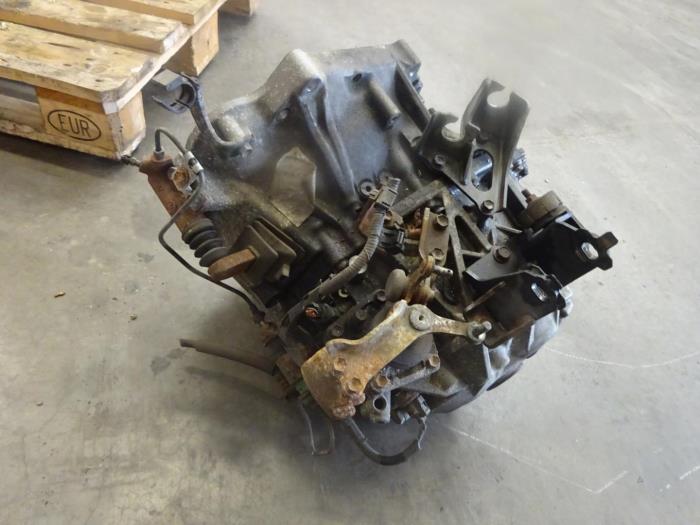 Gearbox from a Toyota Corolla Verso (R10/11) 2.2 D-4D 16V 2005