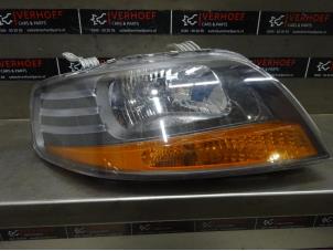 Używane Reflektor prawy Chevrolet Kalos (SF48) 1.2 Cena € 40,00 Procedura marży oferowane przez Verhoef Cars & Parts