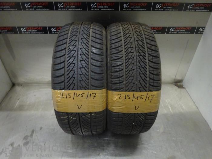 Używane Opona zimowa Cena na żądanie oferowane przez Verhoef Cars & Parts