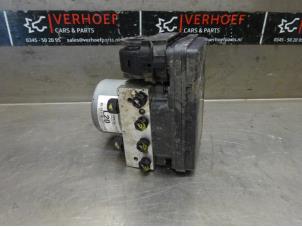 Usagé Bloc ABS Kia Rio IV (YB) 1.0i T-GDi 100 12V Prix sur demande proposé par Verhoef Cars & Parts