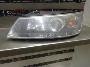 Used Headlight, left Hyundai Sonata 2.4 16V CVVT Price on request offered by Verhoef Cars & Parts