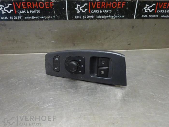 Usados Interruptor combinado de ventanillas Volkswagen Fox (5Z) 1.2 Precio € 15,00 Norma de margen ofrecido por Verhoef Cars & Parts