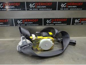 Usados Cinturón de seguridad izquierda delante Toyota Yaris (P1) 1.3 16V VVT-i Precio € 40,00 Norma de margen ofrecido por Verhoef Cars & Parts
