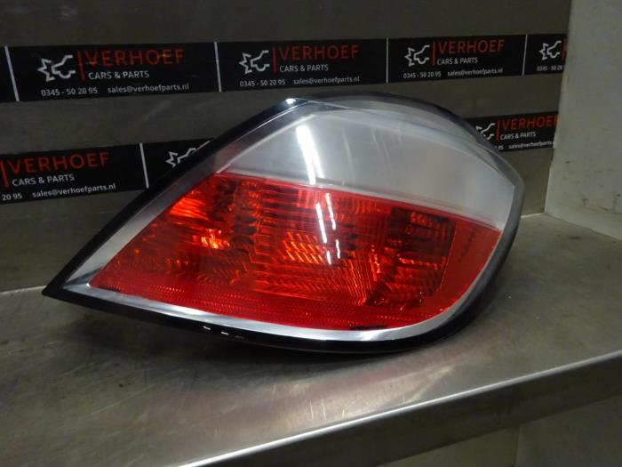 Taillight, right from a Opel Astra H (L48) 1.4 16V Twinport 2006
