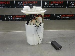 Używane Pompa benzynowa Renault Twingo III (AH) 1.0 SCe 70 12V Cena na żądanie oferowane przez Verhoef Cars & Parts