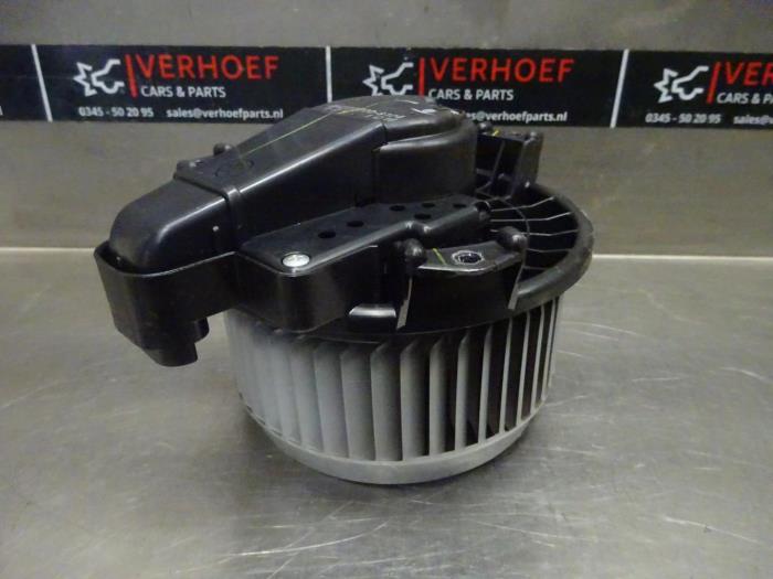 Motor de ventilador de calefactor de un Toyota Verso 1.8 16V VVT-i 2013