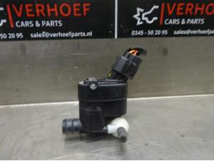 Usagé Pompe lave-glace avant Hyundai i10 (B5) 1.0 12V Prix € 20,00 Règlement à la marge proposé par Verhoef Cars & Parts