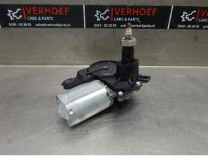 Usados Motor de limpiaparabrisas detrás Toyota Aygo (B10) 1.0 12V VVT-i Precio € 40,00 Norma de margen ofrecido por Verhoef Cars & Parts