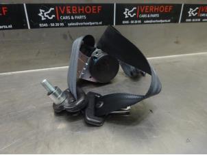 Używane Pas bezpieczenstwa prawy tyl Mitsubishi Colt (Z2/Z3) 1.3 16V Cena na żądanie oferowane przez Verhoef Cars & Parts