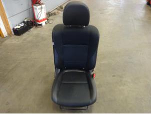 Używane Fotel prawy Mitsubishi Outlander (GF/GG) 2.0 16V PHEV 4x4 Cena na żądanie oferowane przez Verhoef Cars & Parts