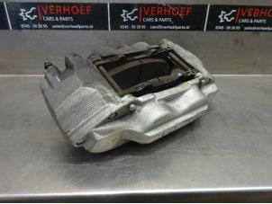 Used Front brake calliper, left Toyota Hilux VI 2.4 D 16V 4WD Price on request offered by Verhoef Cars & Parts