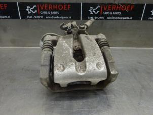 Used Rear brake calliper, left Kia Cee'd (JDB5) 1.6 GDI 16V Price on request offered by Verhoef Cars & Parts