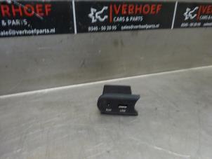 Gebrauchte AUX / USB-Anschluss Kia Cee'd (JDB5) 1.6 GDI 16V Preis € 20,00 Margenregelung angeboten von Verhoef Cars & Parts