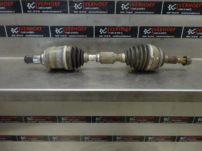 Front drive shaft, left from a Toyota Corolla Verso (R10/11) 2.2 D-4D 16V Cat Clean Power 2006