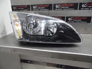 Used Headlight, left Ford Focus 2 Wagon 1.6 16V Price € 50,00 Margin scheme offered by Verhoef Cars & Parts