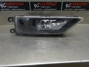 Used Fog light, front right Volkswagen Tiguan Allspace (BW2) 2.0 TDI 16V BlueMotion Technology SCR Price on request offered by Verhoef Cars & Parts