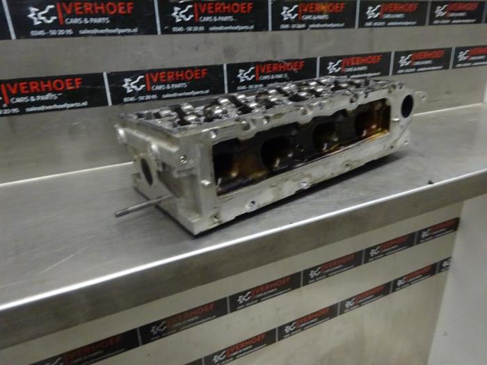 Cylinder head from a Volkswagen Tiguan Allspace (BW2) 2.0 TDI 16V BlueMotion Technology SCR 2019