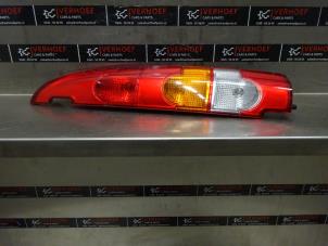 Usados Luz trasera derecha Renault Kangoo (KC) 1.6 16V Precio € 40,00 Norma de margen ofrecido por Verhoef Cars & Parts