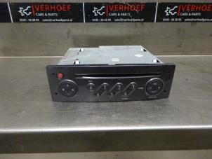 Used Radio CD player Renault Clio III (BR/CR) 1.2 16V TCe 100 Price on request offered by Verhoef Cars & Parts