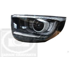 New Headlight, left Kia Picanto Price € 544,50 Inclusive VAT offered by Verhoef Cars & Parts
