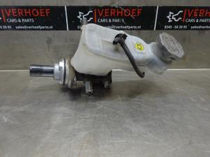 Used Master cylinder Suzuki Kizashi (FRE/FRF) 2.4 16V Price on request offered by Verhoef Cars & Parts