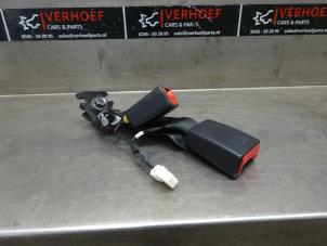 Used Rear seatbelt buckle, left Kia Ceed Sportswagon (CDF) 1.4 T-GDI 16V Price on request offered by Verhoef Cars & Parts