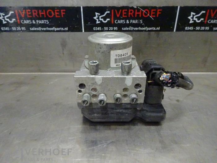 Begagnade ABS-pump Nissan Juke (F15) 1.6 16V Pris på förfrågan erbjuds av Verhoef Cars & Parts