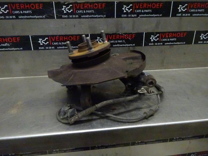 Knuckle, front left from a Kia Rio III (UB) 1.4 CRDi 16V 2012