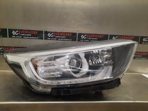 New Headlight, right Kia Stonic Price € 665,50 Inclusive VAT offered by Verhoef Cars & Parts